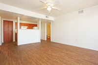 2BR, 2BA - 930 SF - Agave Court Apartments in Phoenix, Arizona