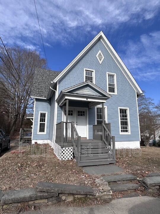 46 Hamilton Ave in Norwich, CT - Building Photo