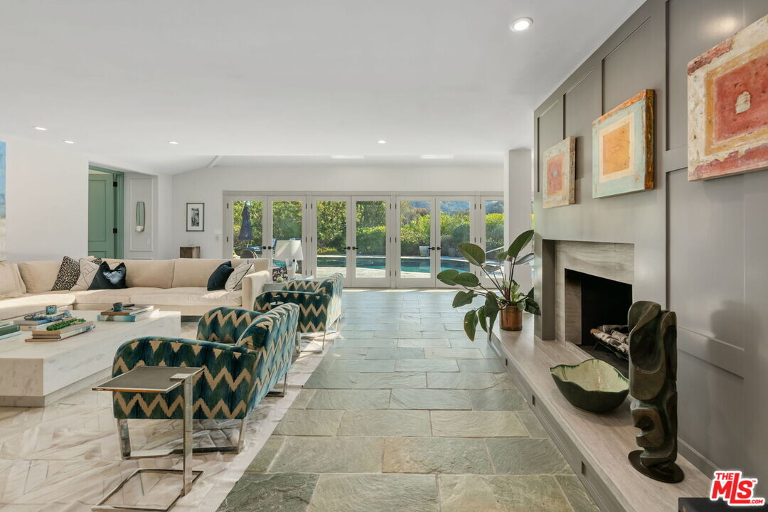 8532 Eastwood Rd in West Hollywood, CA - Building Photo