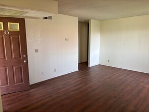 2554 Olive Dr, Unit 34 in Palmdale, CA - Building Photo - Building Photo