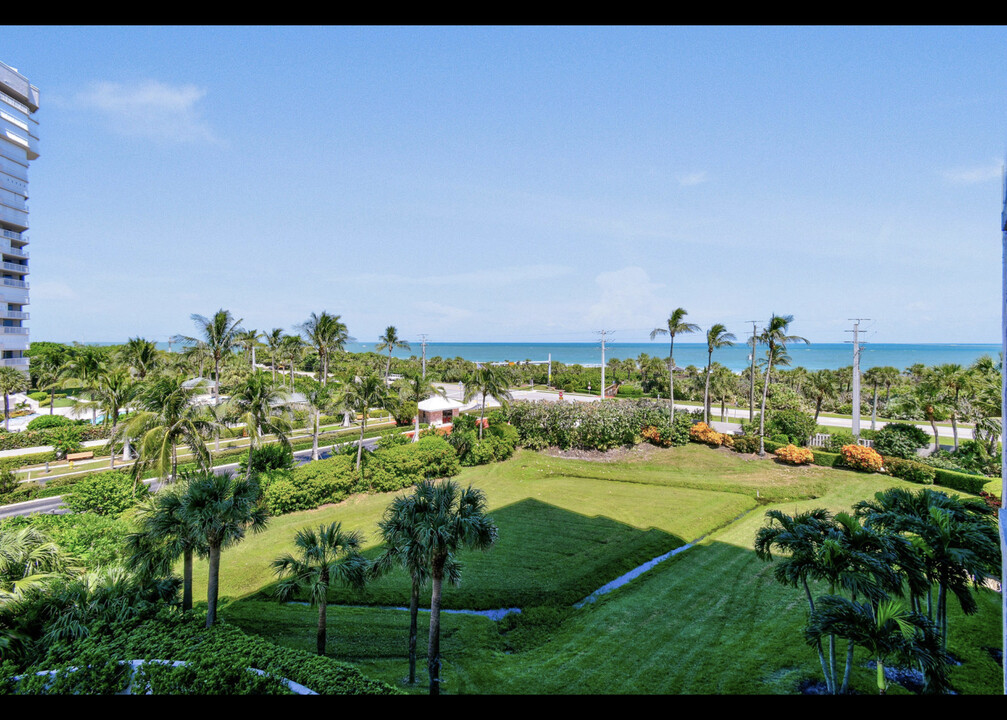 5047 N Highway A1A, Unit Ocean Front in Hutchinson Island, FL - Building Photo