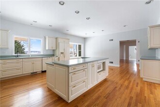 18 Peggy Ln in Portsmouth, RI - Building Photo - Building Photo