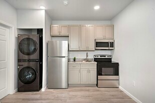 2813 Church St in Galveston, TX - Building Photo