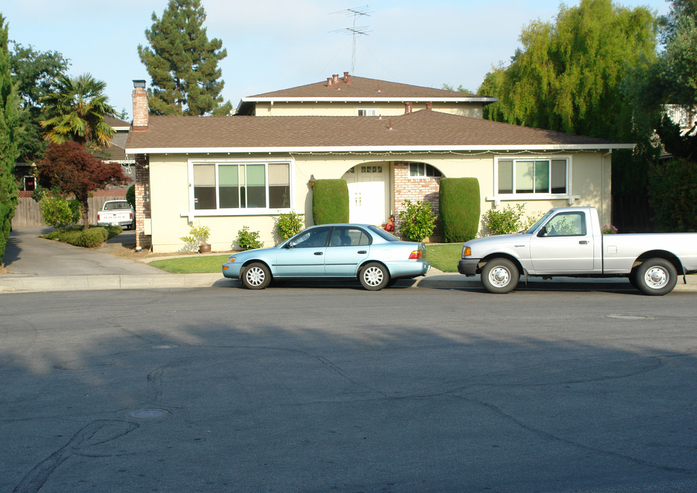 1243 VALERIAN Ct in Sunnyvale, CA - Building Photo