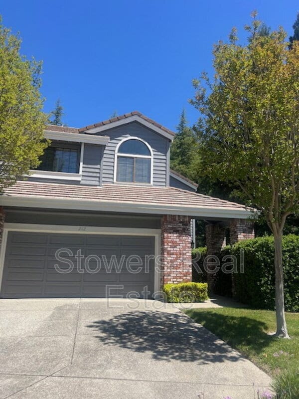 property at 212 Kingswood Ct