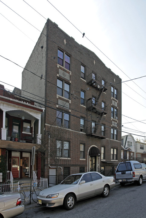 84 Waldo Ave in Jersey City, NJ - Building Photo