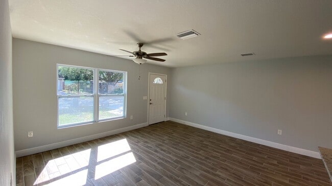 5311 Avila Ave in Sarasota, FL - Building Photo - Building Photo