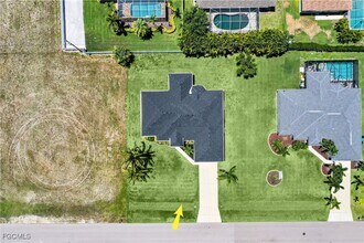 2004 SW 30th St in Cape Coral, FL - Building Photo - Building Photo
