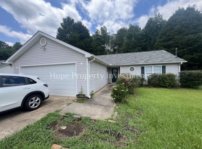 55 Canterbury Dr in Grantville, GA - Building Photo - Building Photo