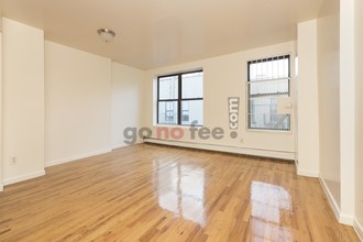 347 Manhattan Avenue in New York, NY - Building Photo - Interior Photo