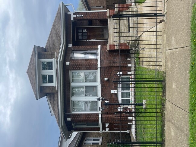 4919 W Wabansia Ave in Chicago, IL - Building Photo - Building Photo