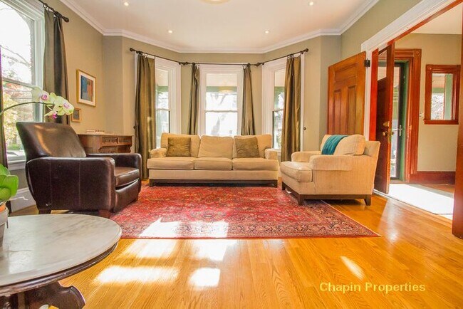 158 Cypress St, Unit cypress st brookline in Brookline, MA - Foto de edificio - Building Photo