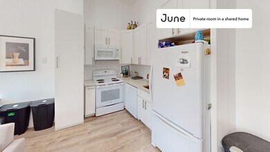 Private bedroom in 3 bed/2 bath Home in New York, NY - Building Photo - Building Photo