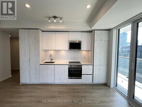 8-3418 Widmer St in Toronto, ON - Building Photo - Building Photo