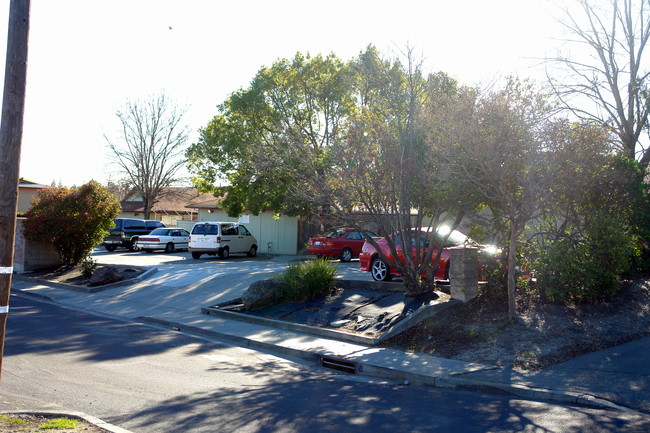 Meadows Court/Holly Lane in Vacaville, CA - Foto de edificio - Building Photo