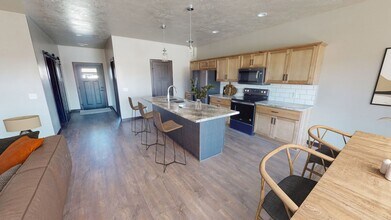 4528 W Graceland Pl in Sioux Falls, SD - Building Photo - Building Photo