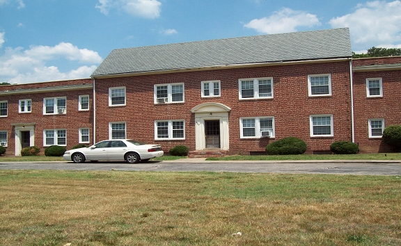 Azalea Apartments in Richmond, VA - Building Photo - Building Photo