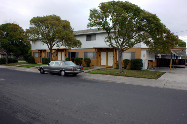 180-186 El Carmelo Ave