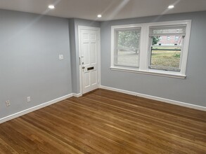 13 Town Hill St, Unit 2 in Quincy, MA - Foto de edificio - Building Photo