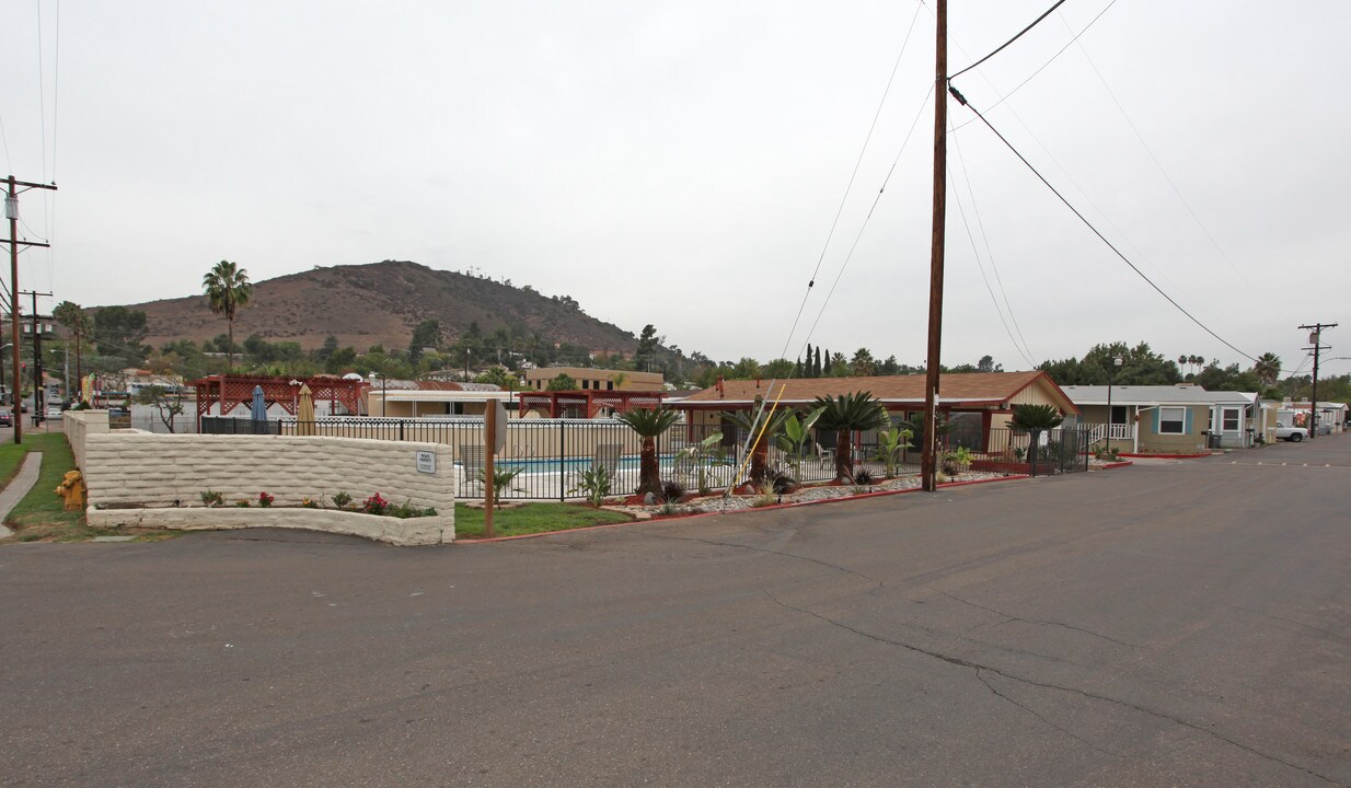 Westward Ho Manor Mobile Home Park in El Cajon, CA - Foto de edificio