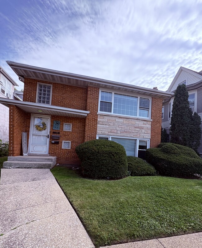 85 E Quincy St, Unit 2 in Riverside, IL - Building Photo - Building Photo