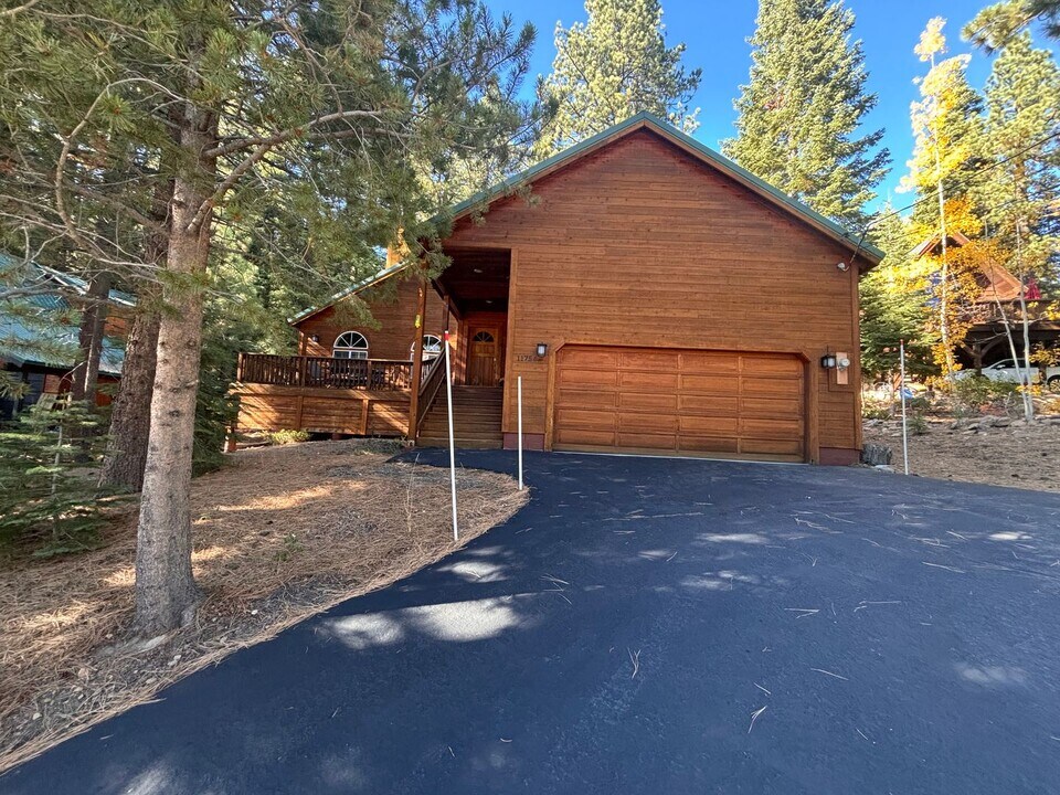 11756 St Bernard Dr in Truckee, CA - Building Photo