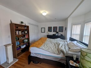 33 Roberts Rd, Unit 2R in Cambridge, MA - Foto de edificio - Building Photo