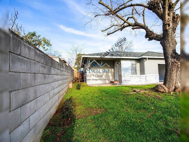 2710 Lerwick Rd in Sacramento, CA - Building Photo - Building Photo