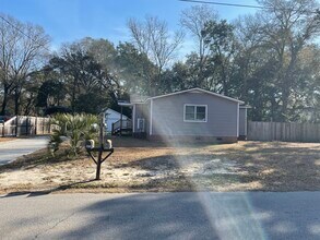 991 State Rd S-10-1490 in Johns Island, SC - Building Photo - Building Photo