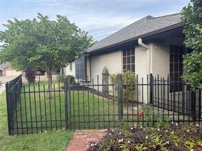 1010 Roberts Bend Ct in Granbury, TX - Building Photo - Building Photo