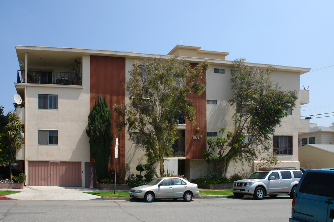 8617 Colgate Ave in Los Angeles, CA - Building Photo