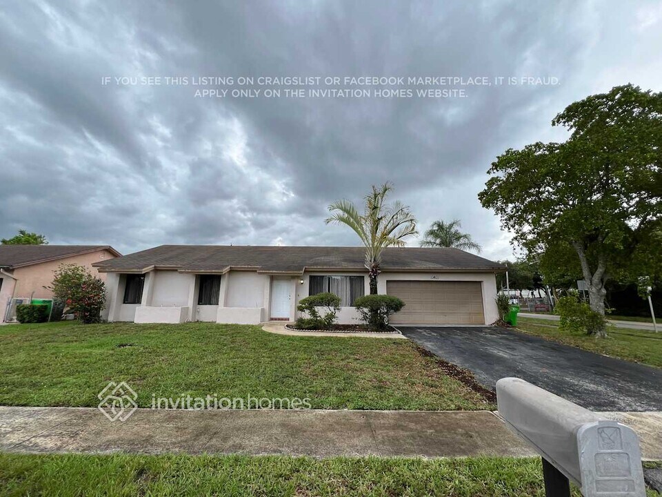 10401 NW 20th Ct in Sunrise, FL - Building Photo