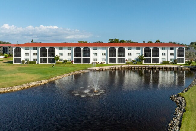 High Point Country Club in Naples, FL - Foto de edificio - Building Photo