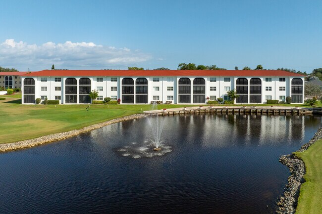 High Point Country Club in Naples, FL - Building Photo - Building Photo