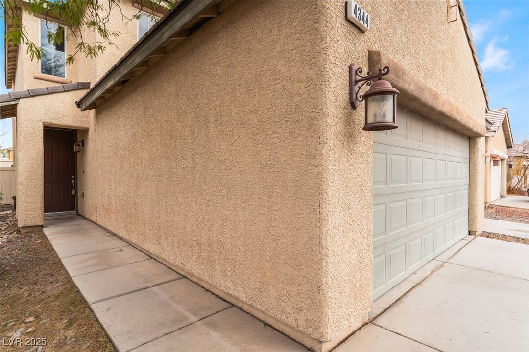 4344 San Gabriel Hill Ave in Las Vegas, NV - Foto de edificio