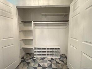 12 Granada Crescent in White Plains, NY - Building Photo - Building Photo