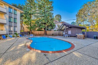 1515 Floribunda Ave in Burlingame, CA - Building Photo - Building Photo