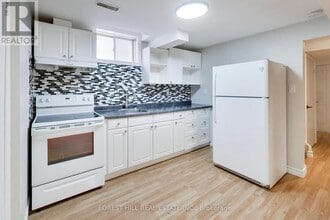 34 Violet St in Barrie, ON - Building Photo - Building Photo