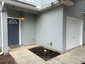 7811 Kingsbury Wood in San Antonio, TX - Building Photo - Building Photo