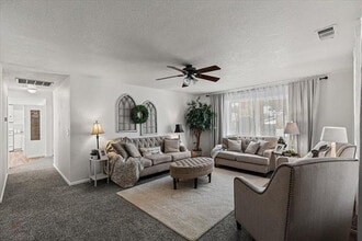 1405 Sacramento St, Unit Main House in Escalon, CA - Foto de edificio - Building Photo