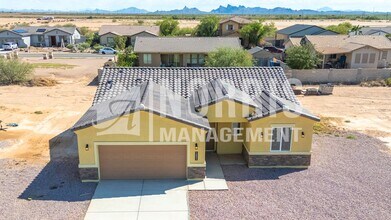 12577 W Xavier Dr in Arizona City, AZ - Building Photo - Building Photo