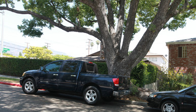 303 S Kenneth Rd in Burbank, CA - Building Photo - Building Photo