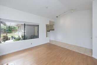 1321 Fallen Leaf Ave in Ventura, CA - Building Photo - Building Photo