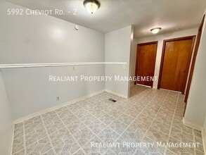 5992 Cheviot Rd in Cincinnati, OH - Building Photo - Building Photo