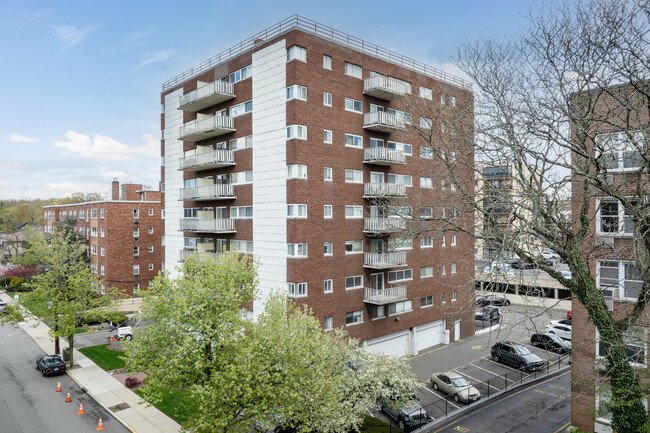 Biarritz Condominium in Fort Lee, NJ - Foto de edificio - Building Photo