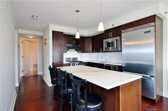 1 Broad St in Stamford, CT - Building Photo - Building Photo