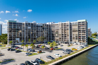 Towers of Oceanview East in Hollywood, FL - Building Photo - Building Photo