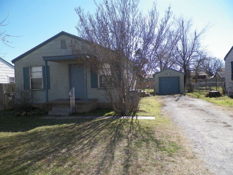 2414 SW B Ave in Lawton, OK - Building Photo