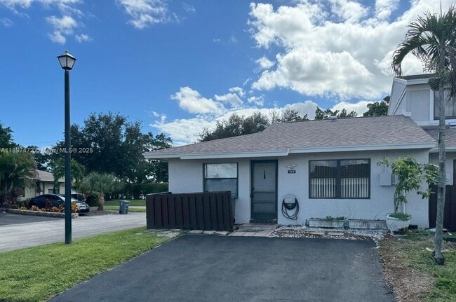 5318 Tennis Ln