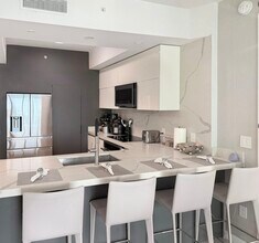 31 SE 5th St, Unit 3412 in Miami, FL - Foto de edificio - Building Photo